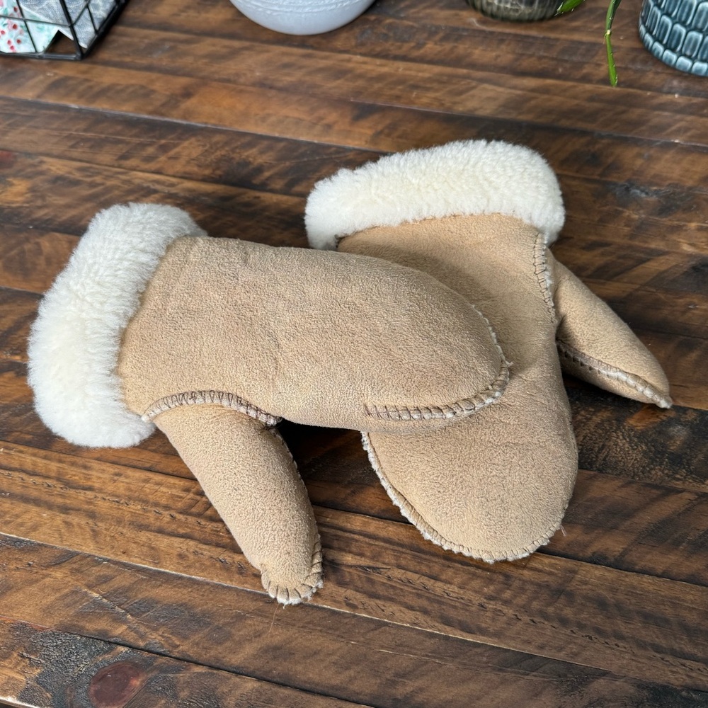 Wool Shearling Mittens, Size M